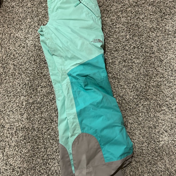 North Face snow set with 2 in 1 jacket. Inner fleece pics attached - Picture 2 of 7
